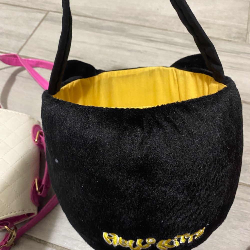 Hello kitty bundle. - Picture 5 of 6